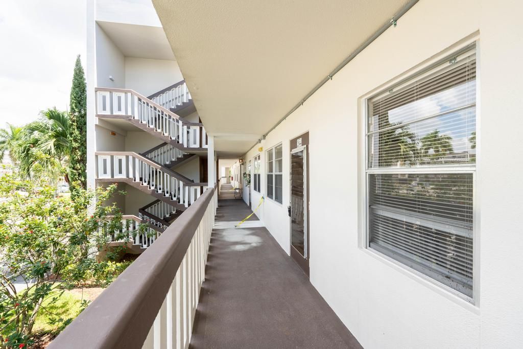 For Rent: $1,950 (2 beds, 2 baths, 896 Square Feet)