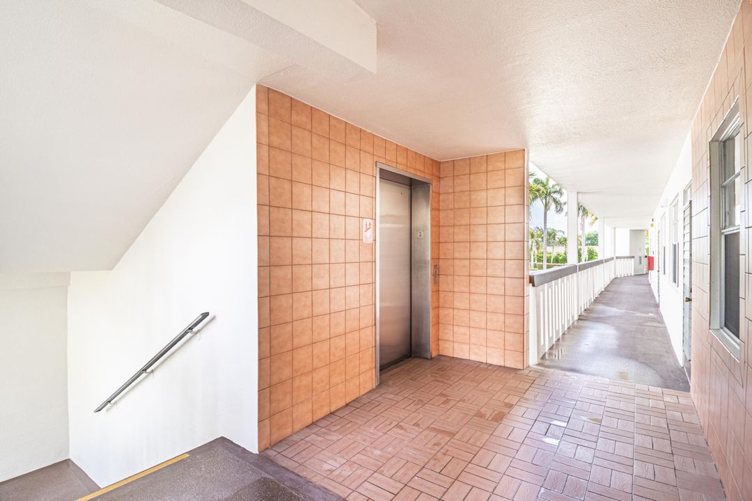 For Rent: $1,950 (2 beds, 2 baths, 896 Square Feet)