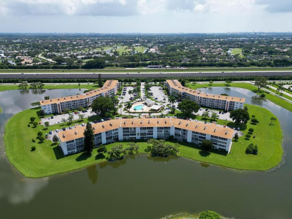 For Rent: $1,950 (2 beds, 2 baths, 896 Square Feet)