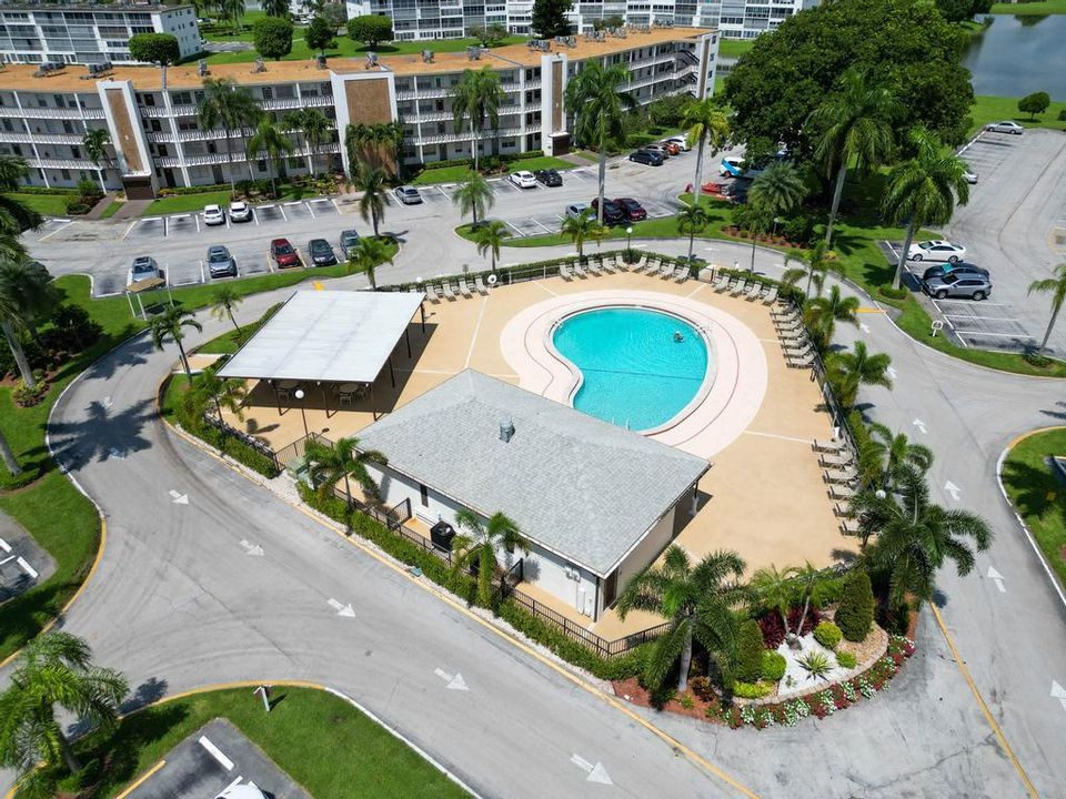 For Rent: $1,950 (2 beds, 2 baths, 896 Square Feet)