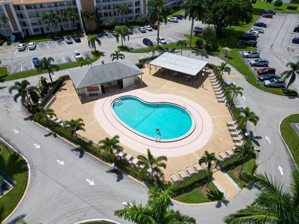 For Rent: $1,950 (2 beds, 2 baths, 896 Square Feet)