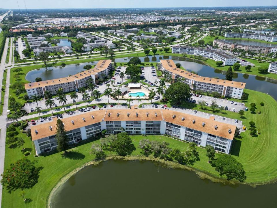 For Rent: $1,950 (2 beds, 2 baths, 896 Square Feet)