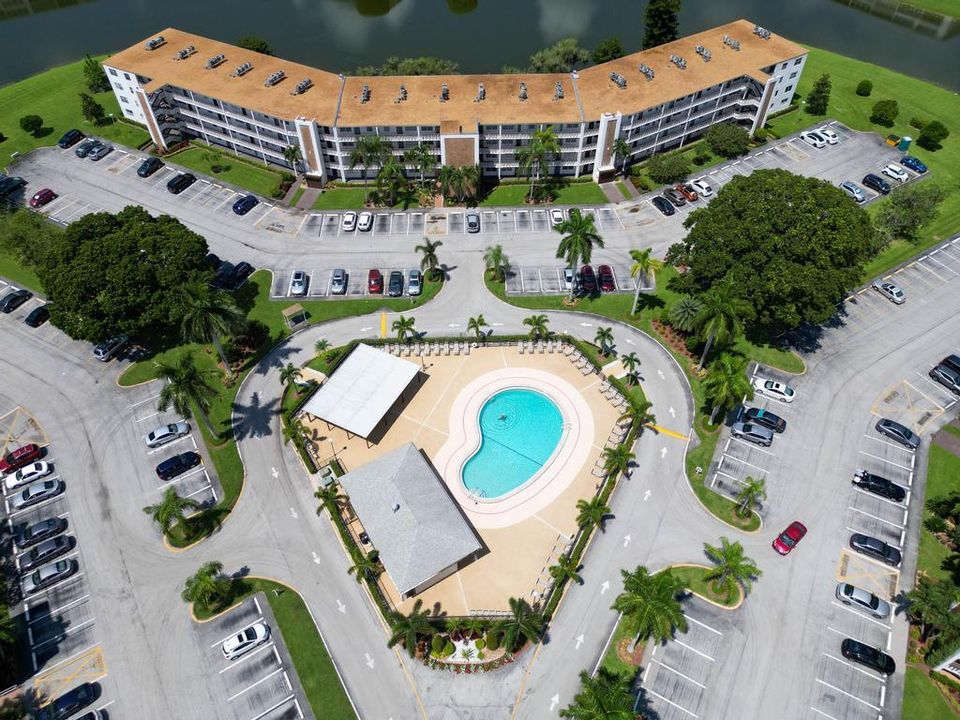 For Rent: $1,950 (2 beds, 2 baths, 896 Square Feet)