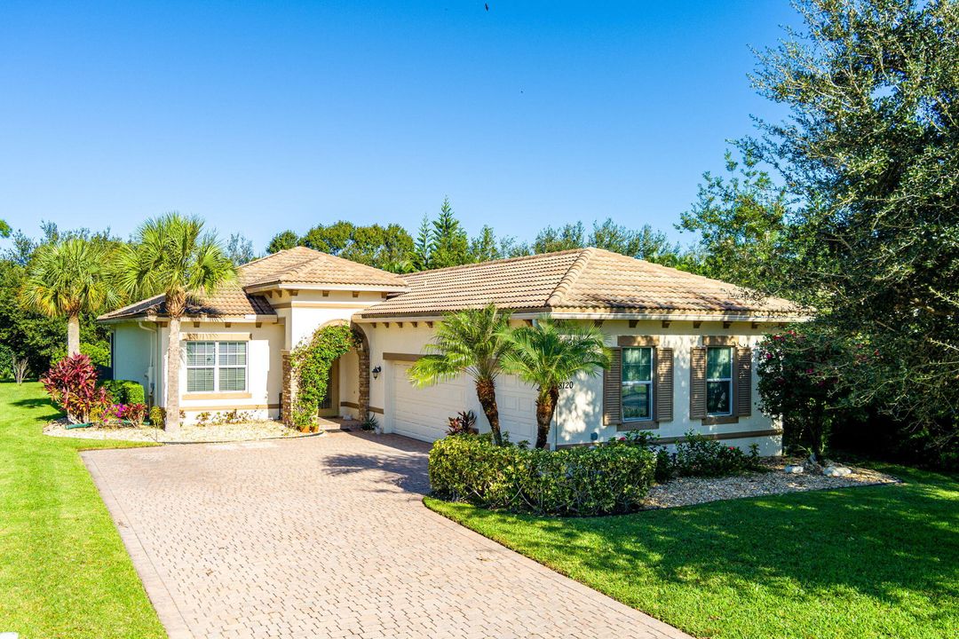 Active With Contract: $679,900 (3 beds, 2 baths, 2039 Square Feet)