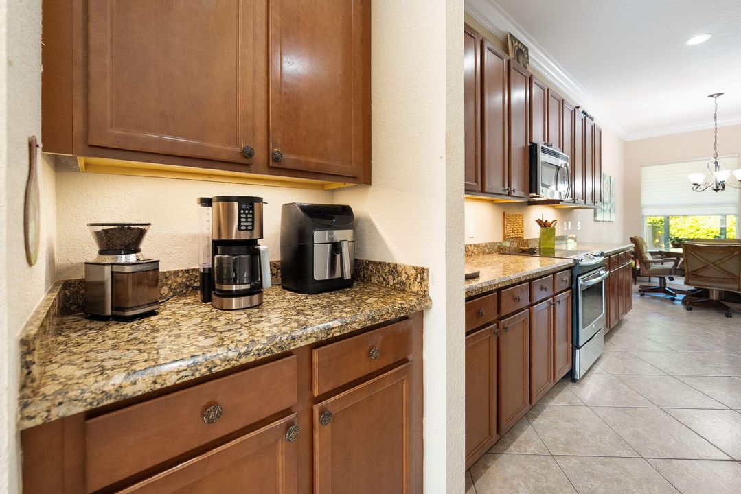 Active With Contract: $679,900 (3 beds, 2 baths, 2039 Square Feet)