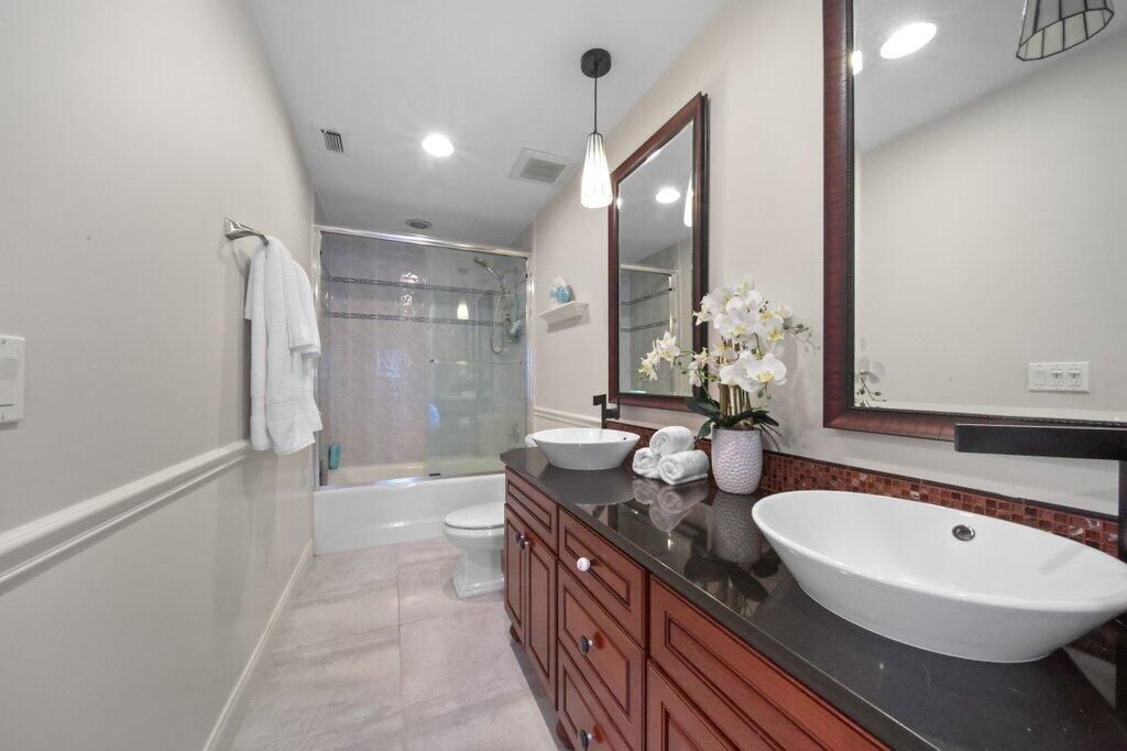 For Sale: $1,195,000 (4 beds, 3 baths, 3564 Square Feet)