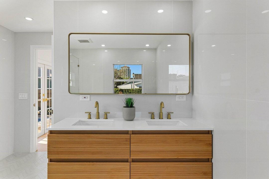 For Sale: $1,249,000 (3 beds, 2 baths, 1350 Square Feet)