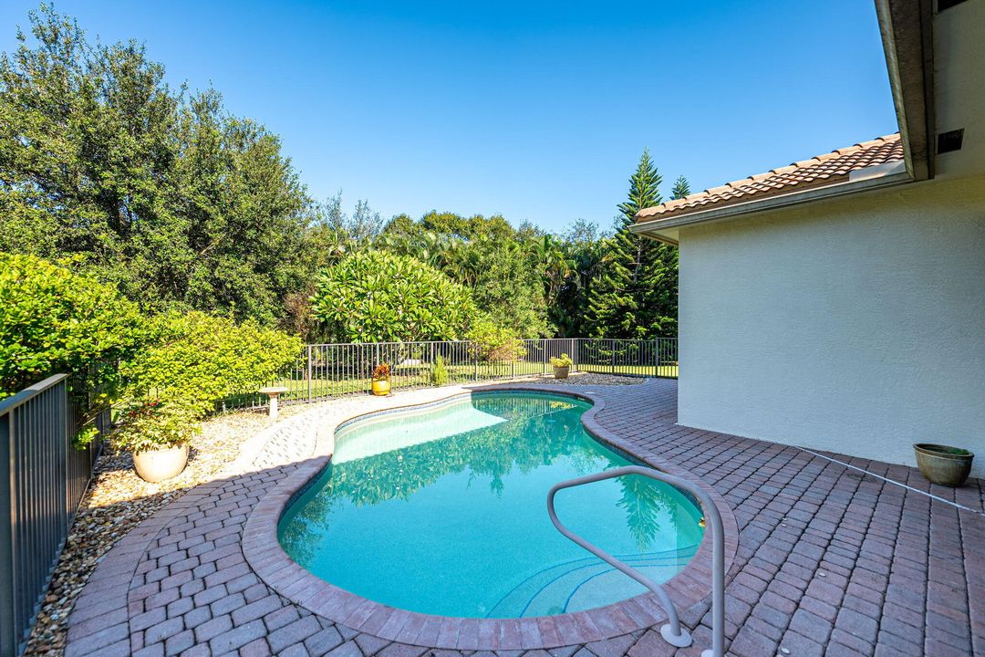 Active With Contract: $679,900 (3 beds, 2 baths, 2039 Square Feet)