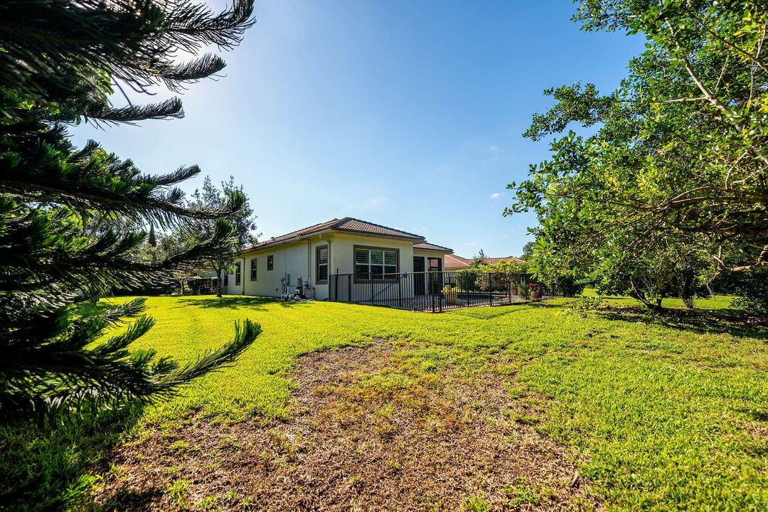 Active With Contract: $679,900 (3 beds, 2 baths, 2039 Square Feet)