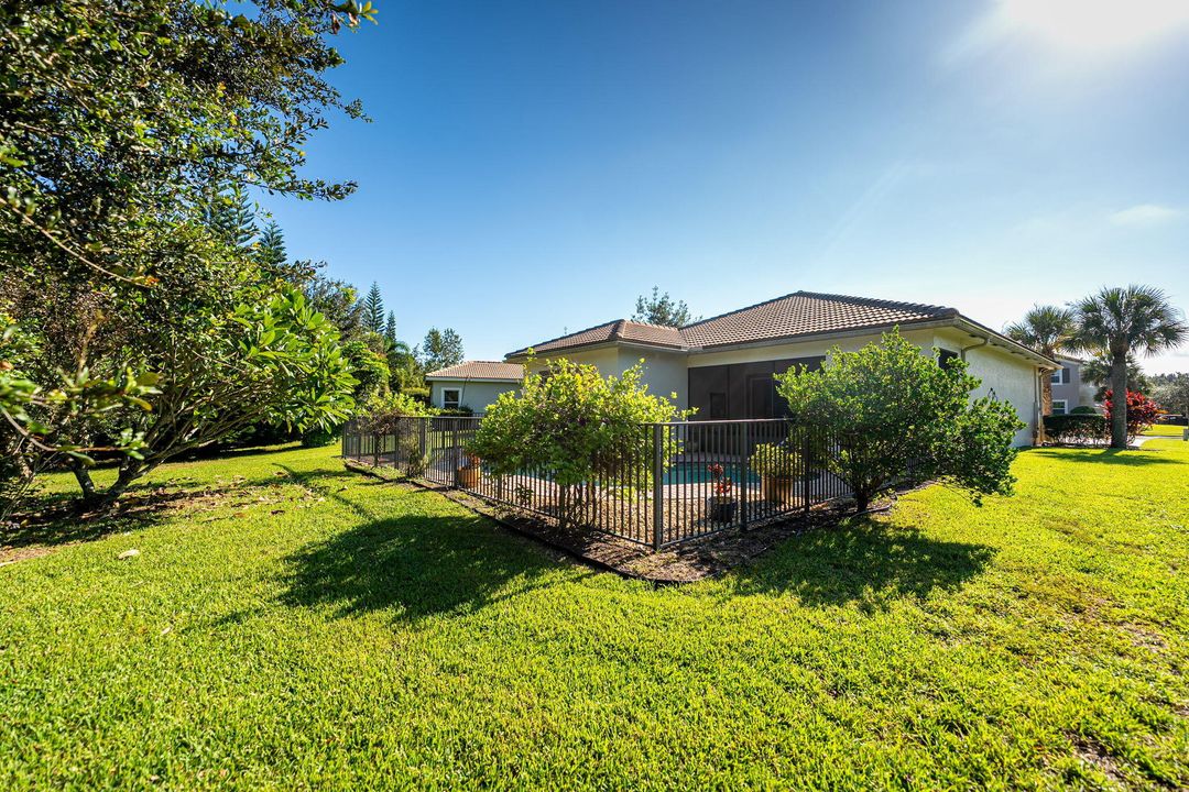 Active With Contract: $679,900 (3 beds, 2 baths, 2039 Square Feet)