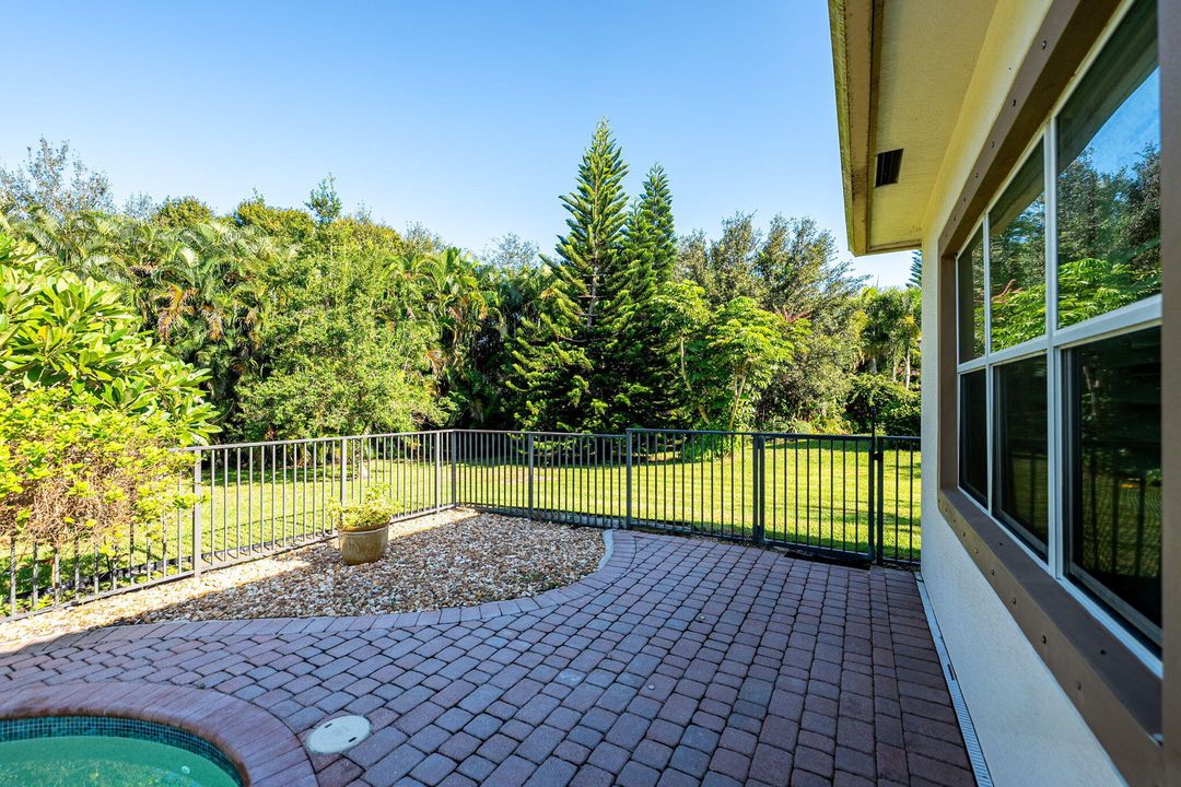 Active With Contract: $679,900 (3 beds, 2 baths, 2039 Square Feet)