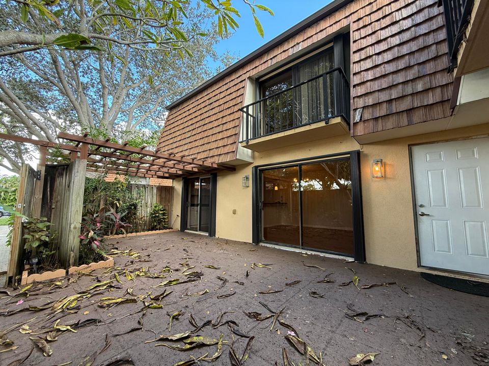 Vendido Recientemente: $300,000 (3 camas, 3 baños, 1488 Pies cuadrados)