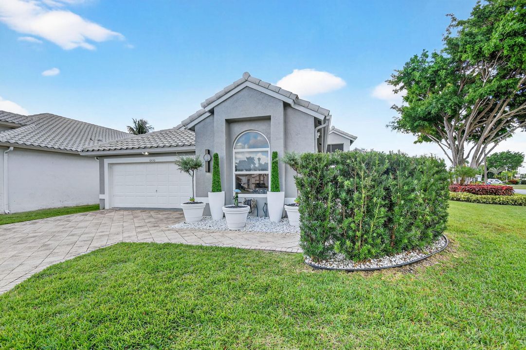 Activo con contrato: $659,000 (3 camas, 2 baños, 2089 Pies cuadrados)