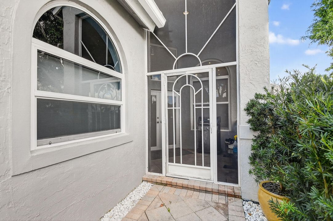 Activo con contrato: $659,000 (3 camas, 2 baños, 2089 Pies cuadrados)