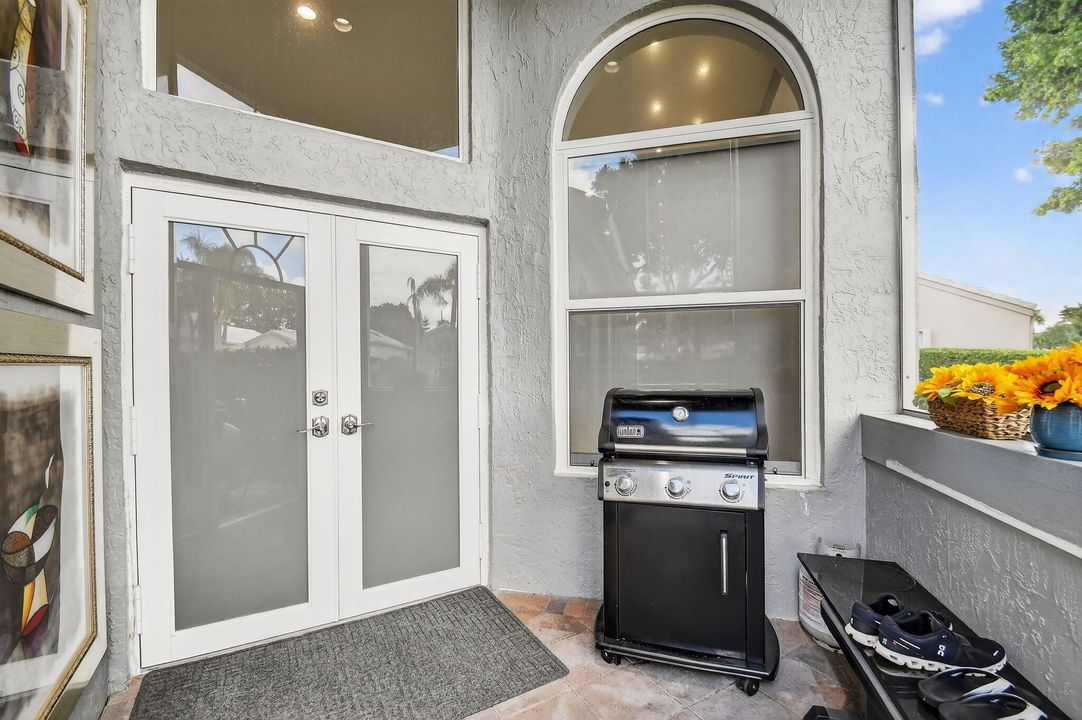 Activo con contrato: $659,000 (3 camas, 2 baños, 2089 Pies cuadrados)