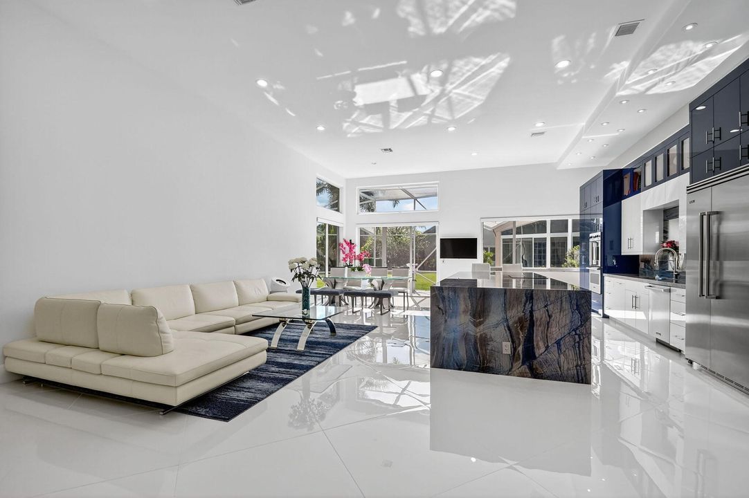 Activo con contrato: $659,000 (3 camas, 2 baños, 2089 Pies cuadrados)