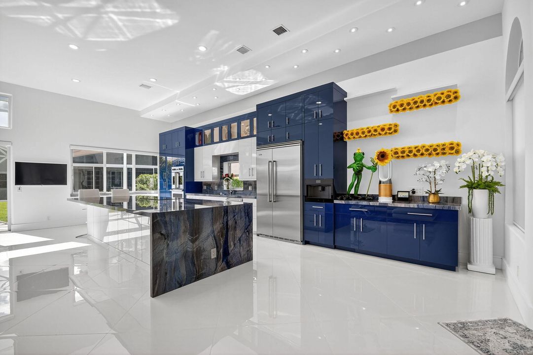 Activo con contrato: $659,000 (3 camas, 2 baños, 2089 Pies cuadrados)