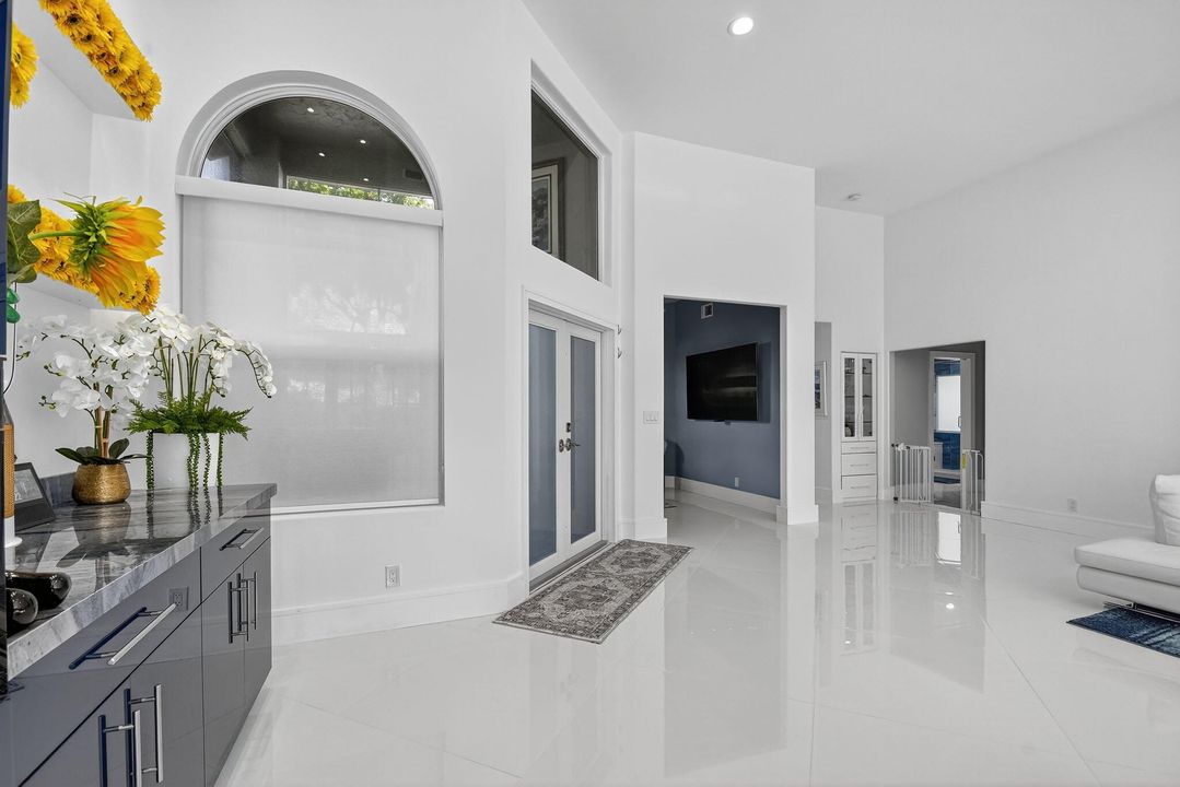 Activo con contrato: $659,000 (3 camas, 2 baños, 2089 Pies cuadrados)