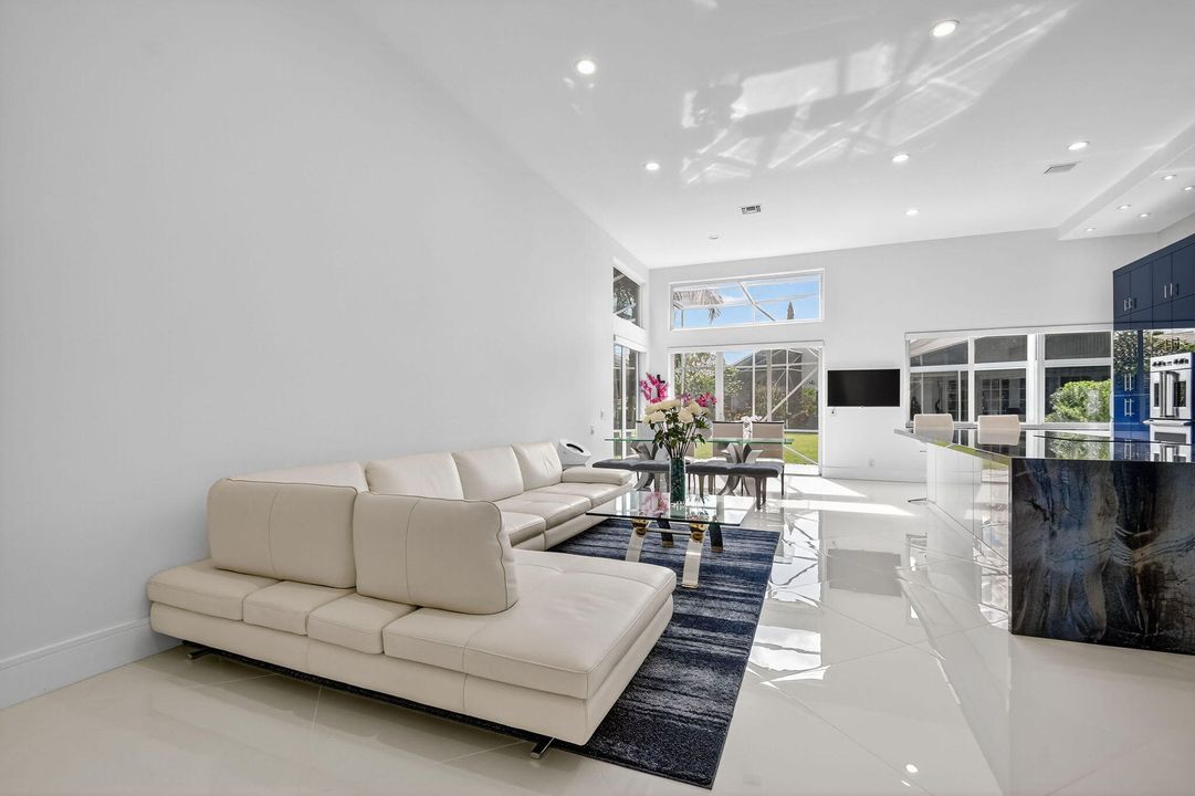 Activo con contrato: $659,000 (3 camas, 2 baños, 2089 Pies cuadrados)