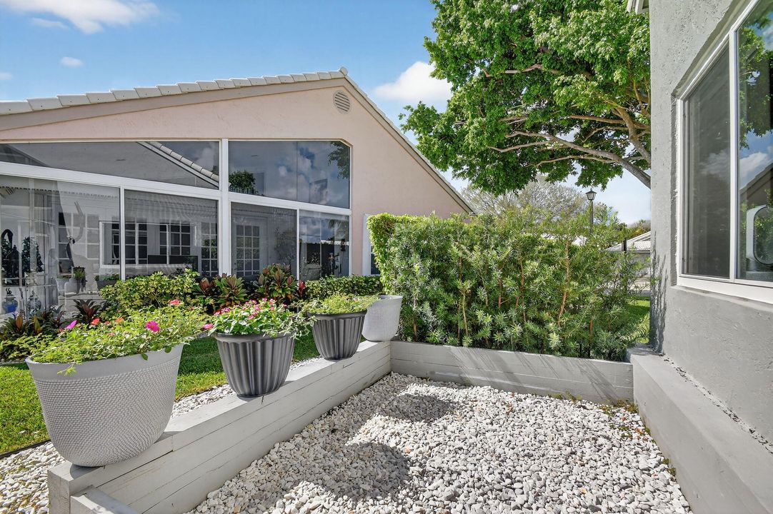 Activo con contrato: $659,000 (3 camas, 2 baños, 2089 Pies cuadrados)