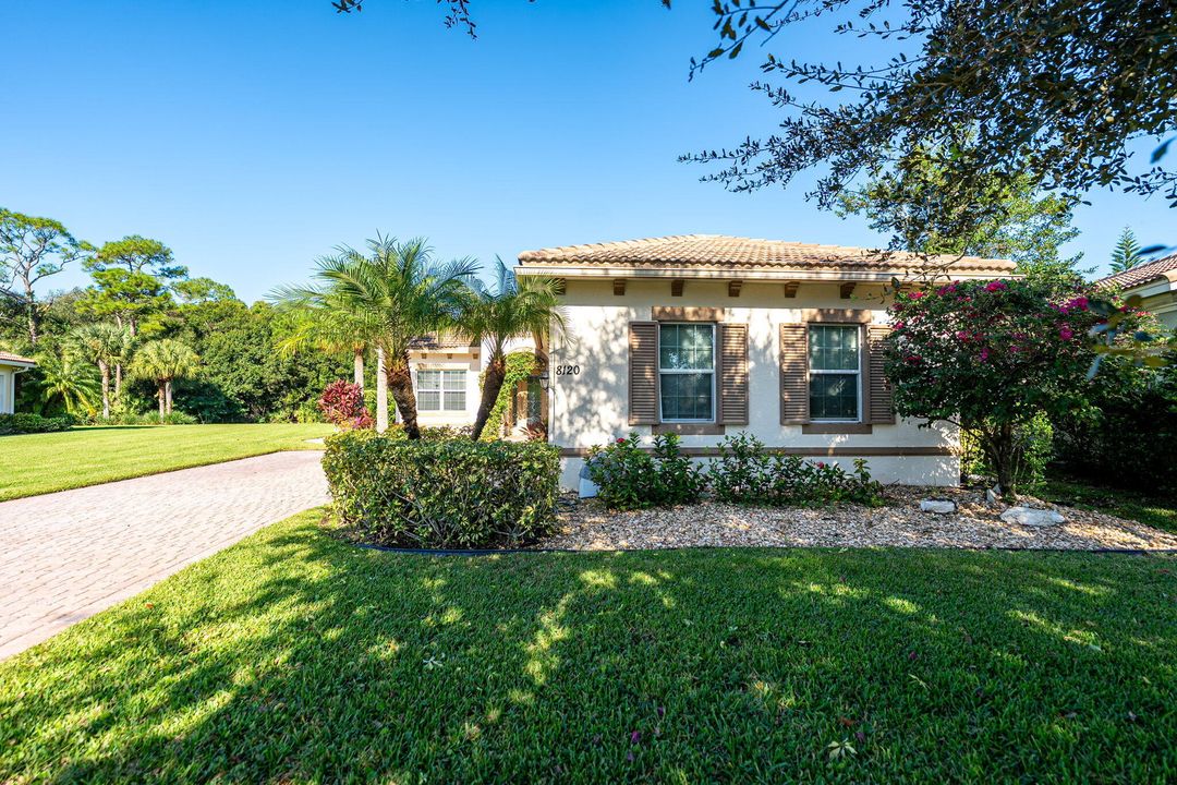 Active With Contract: $679,900 (3 beds, 2 baths, 2039 Square Feet)