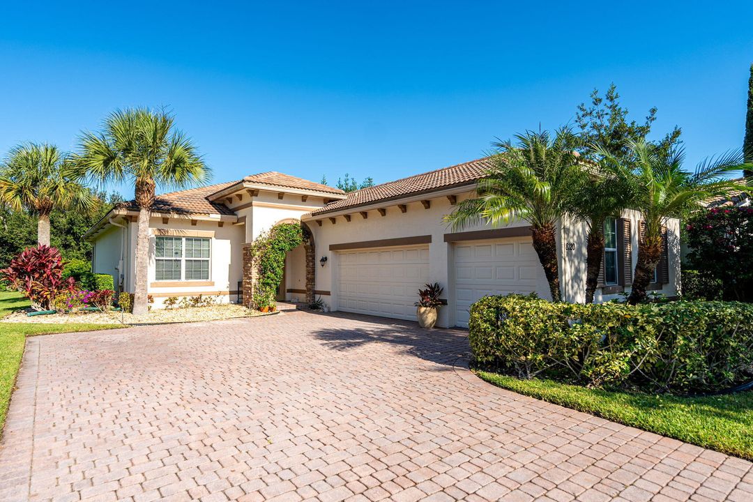 Active With Contract: $679,900 (3 beds, 2 baths, 2039 Square Feet)