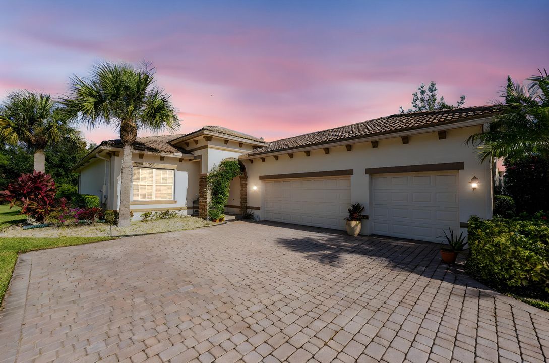 Active With Contract: $679,900 (3 beds, 2 baths, 2039 Square Feet)
