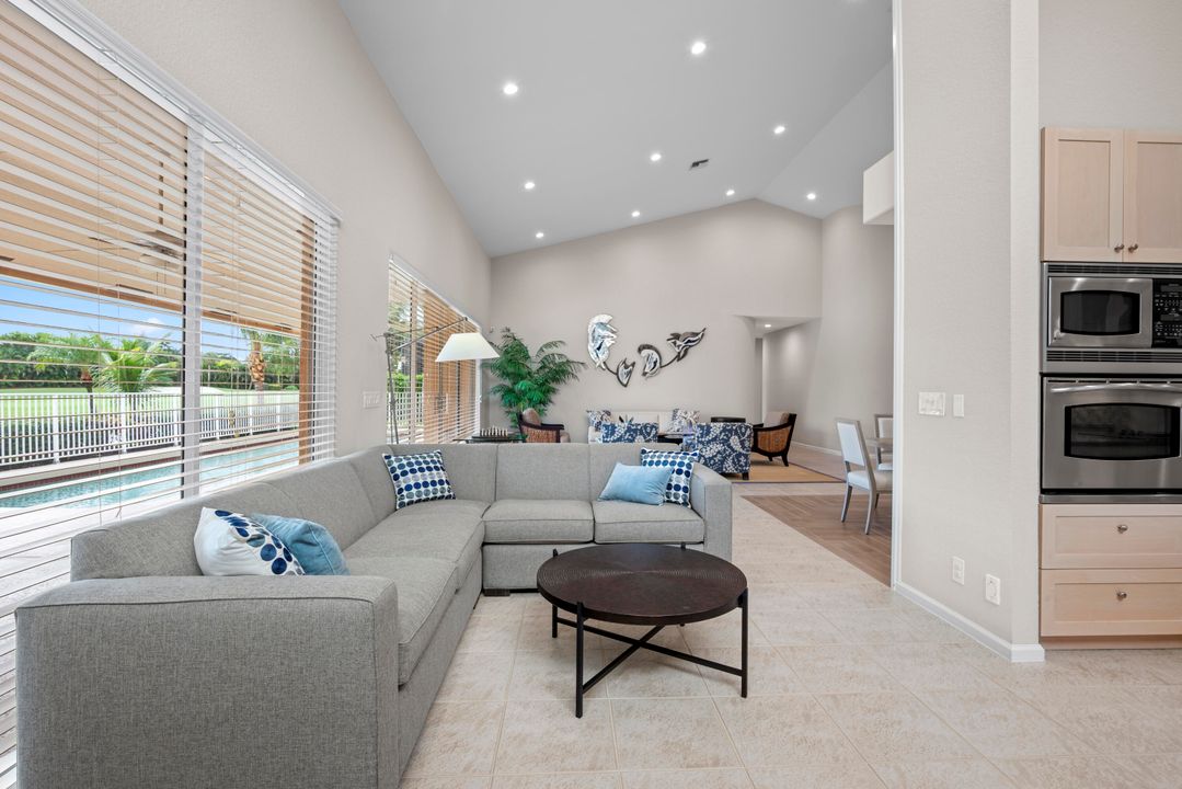 For Sale: $899,000 (3 beds, 3 baths, 2843 Square Feet)