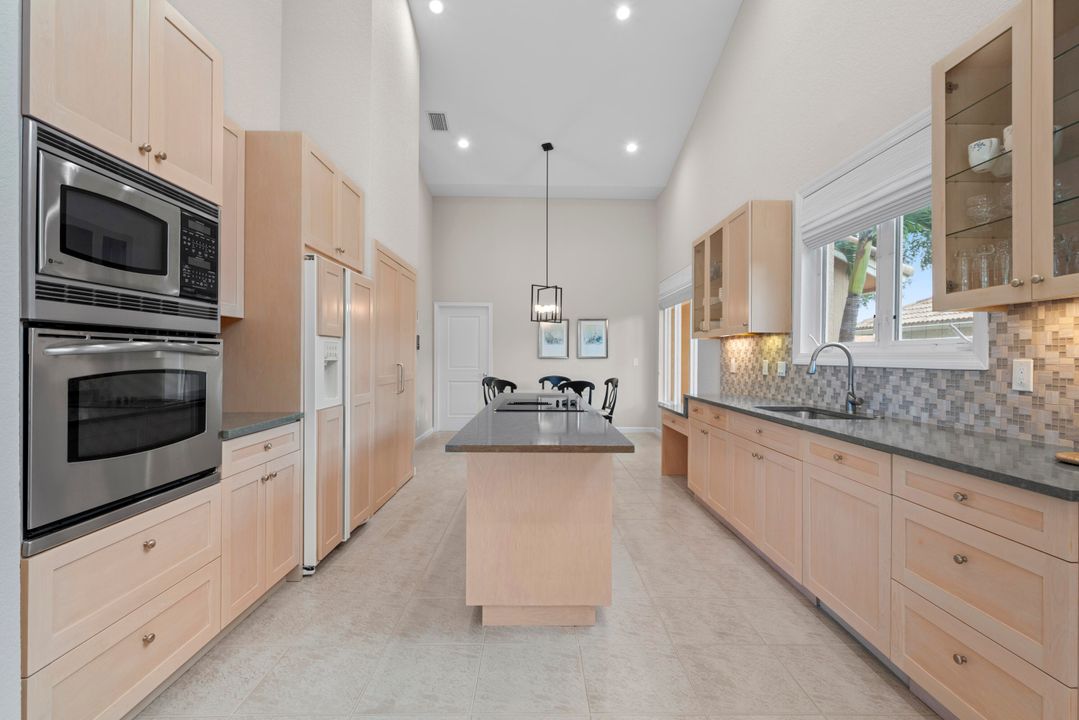 For Sale: $899,000 (3 beds, 3 baths, 2843 Square Feet)