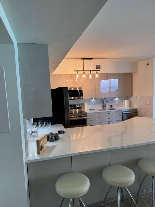 For Rent: $6,000 (2 beds, 2 baths, 1782 Square Feet)