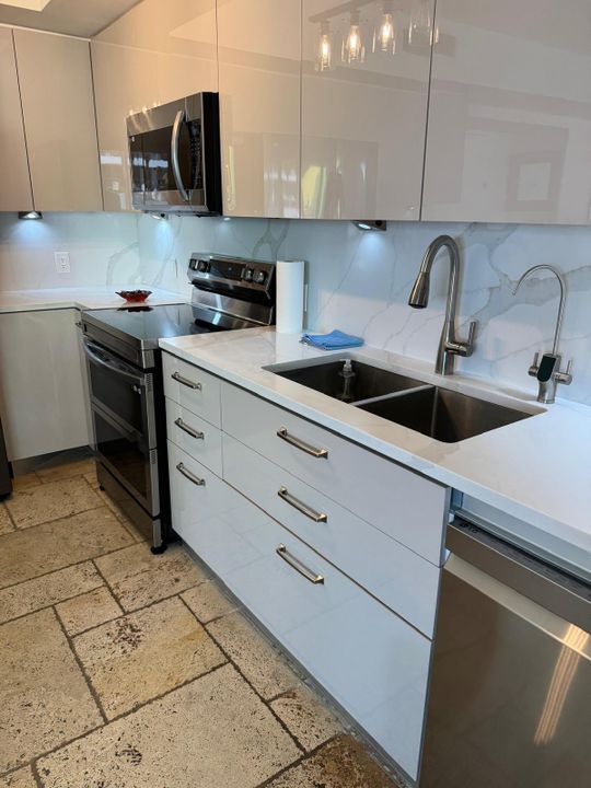 For Rent: $6,000 (2 beds, 2 baths, 1782 Square Feet)