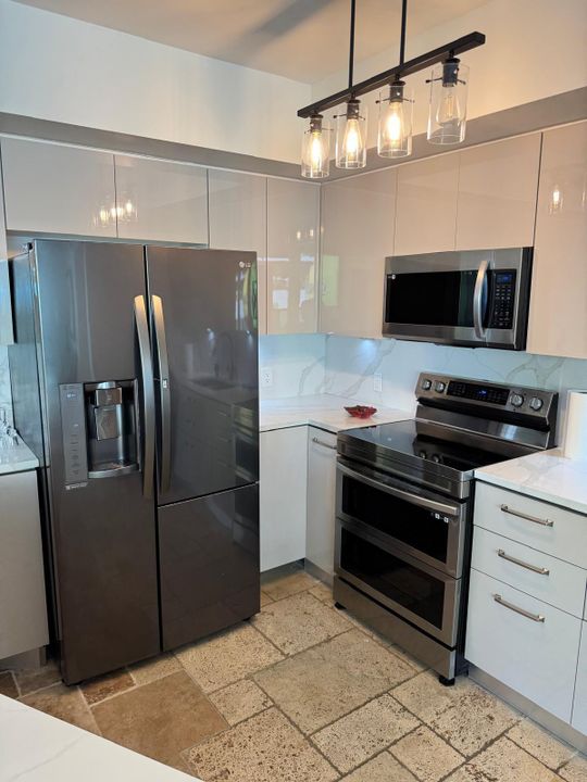 For Rent: $6,000 (2 beds, 2 baths, 1782 Square Feet)