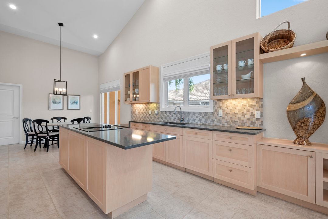 For Sale: $899,000 (3 beds, 3 baths, 2843 Square Feet)