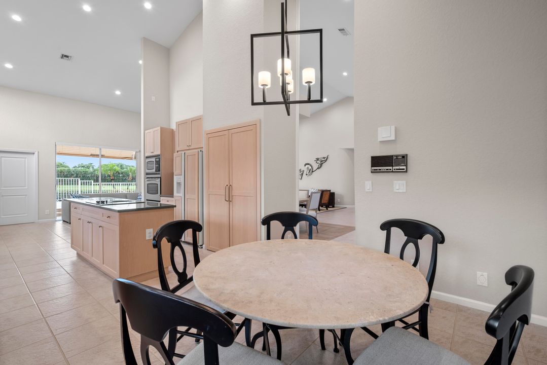 For Sale: $899,000 (3 beds, 3 baths, 2843 Square Feet)