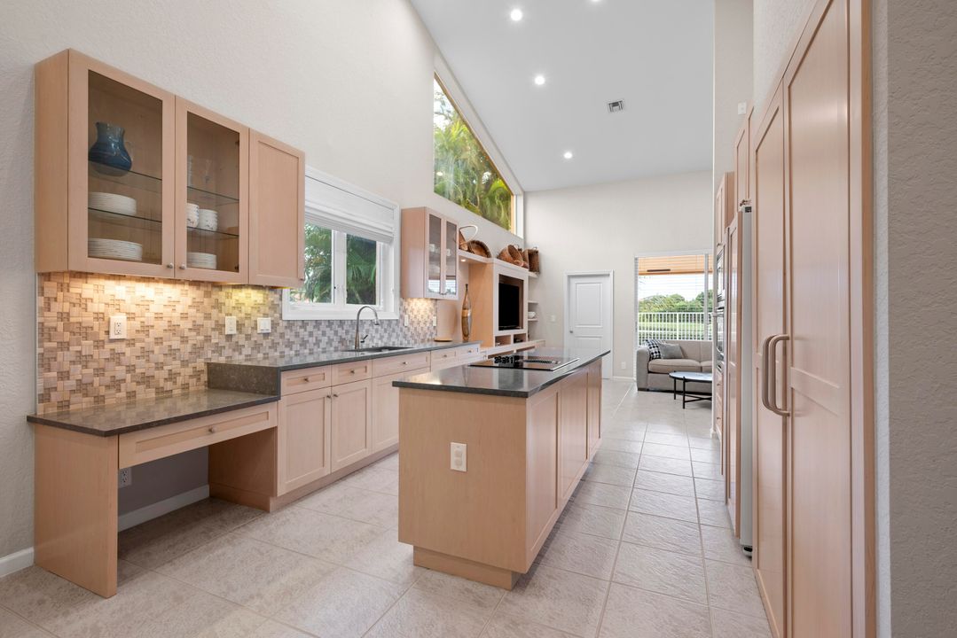 For Sale: $899,000 (3 beds, 3 baths, 2843 Square Feet)