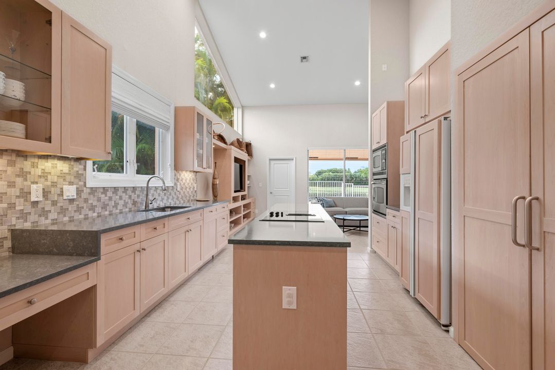 For Sale: $899,000 (3 beds, 3 baths, 2843 Square Feet)