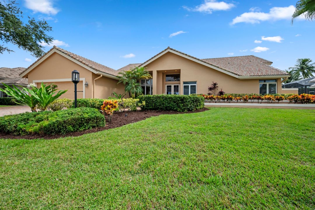 For Sale: $899,000 (3 beds, 3 baths, 2843 Square Feet)