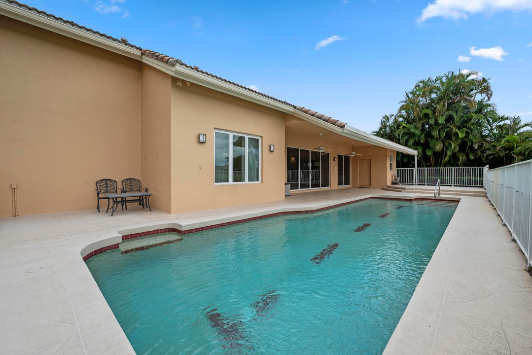 For Sale: $899,000 (3 beds, 3 baths, 2843 Square Feet)