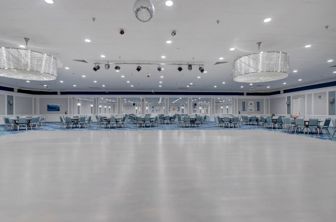 For Sale: $155,000 (1 beds, 1 baths, 726 Square Feet)