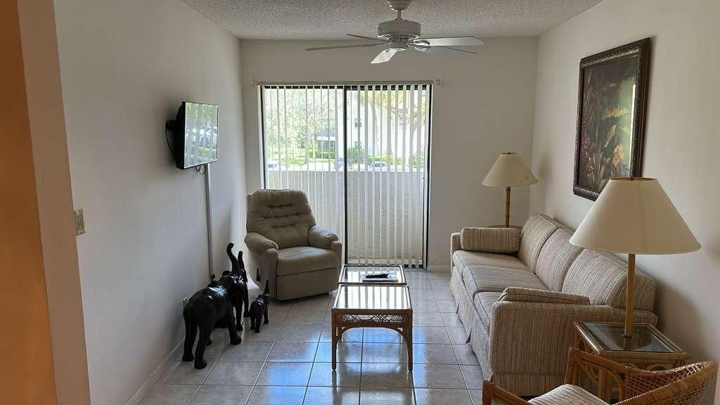 For Rent: $2,000 (2 beds, 2 baths, 1275 Square Feet)