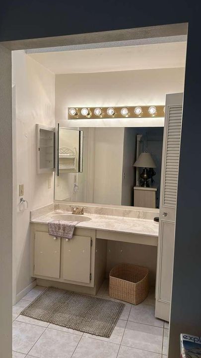 For Rent: $2,000 (2 beds, 2 baths, 1275 Square Feet)