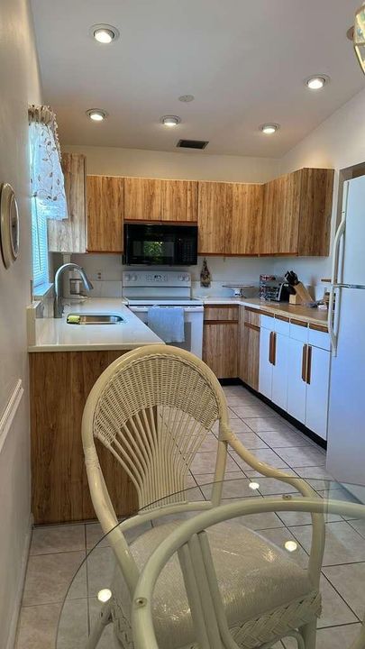 For Rent: $2,000 (2 beds, 2 baths, 1275 Square Feet)