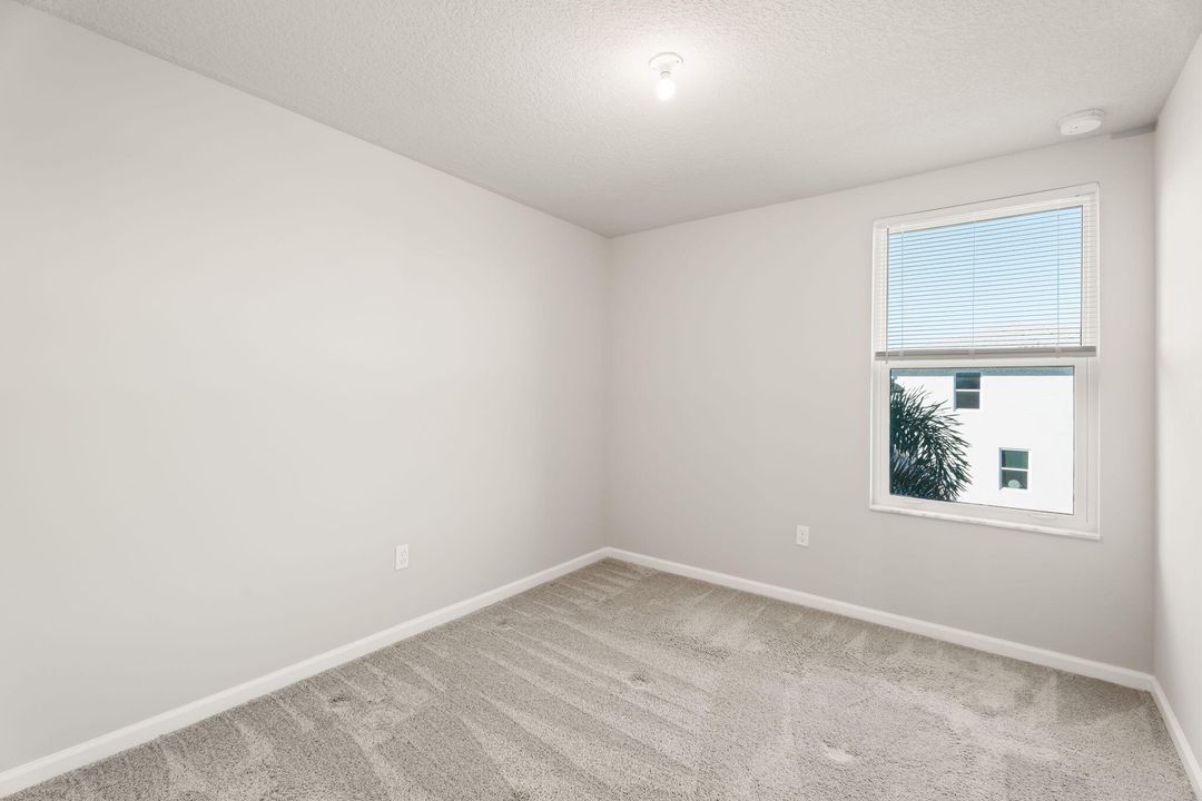 Activo con contrato: $375,000 (3 camas, 2 baños, 1475 Pies cuadrados)