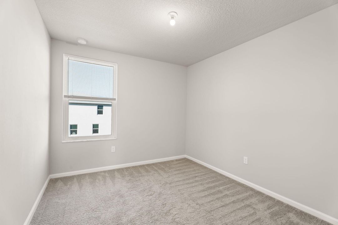 Activo con contrato: $375,000 (3 camas, 2 baños, 1475 Pies cuadrados)