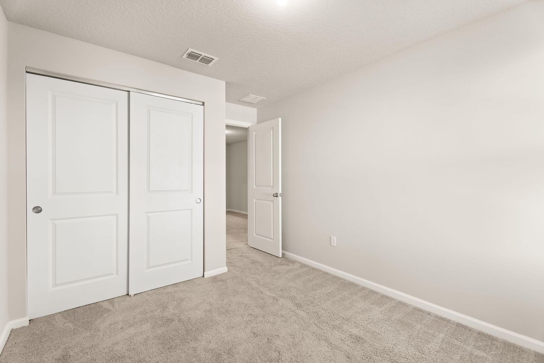 Activo con contrato: $375,000 (3 camas, 2 baños, 1475 Pies cuadrados)