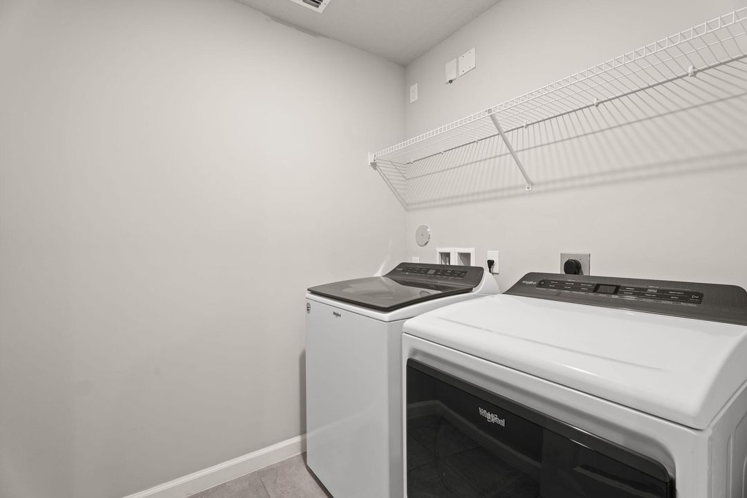 Activo con contrato: $375,000 (3 camas, 2 baños, 1475 Pies cuadrados)