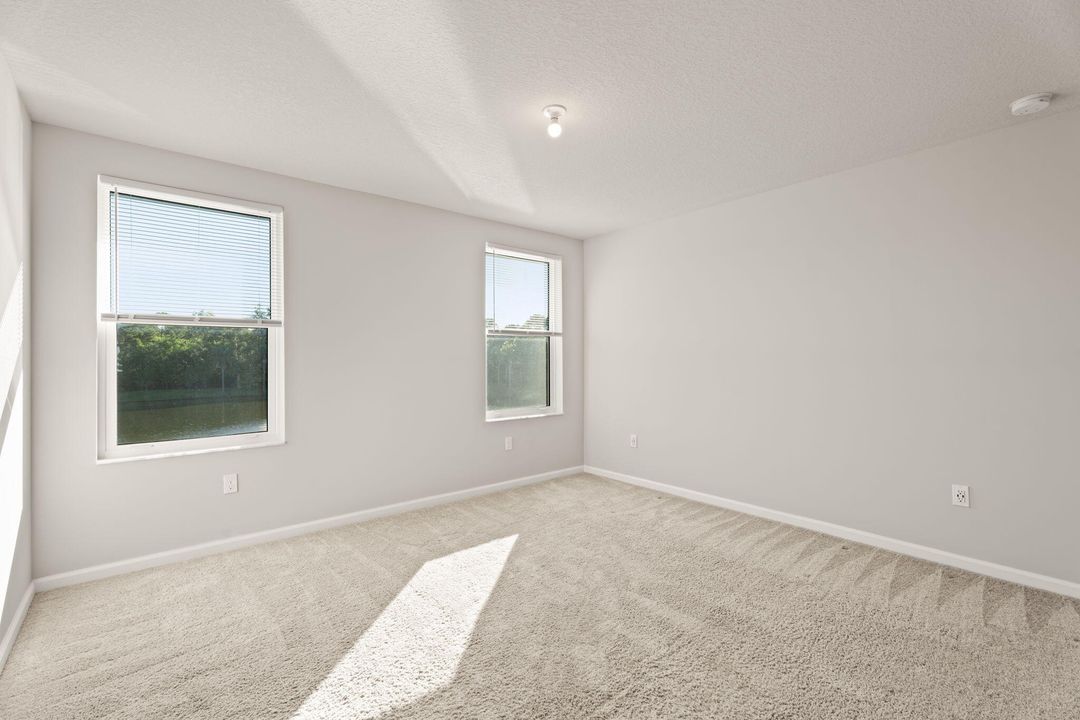 Activo con contrato: $375,000 (3 camas, 2 baños, 1475 Pies cuadrados)