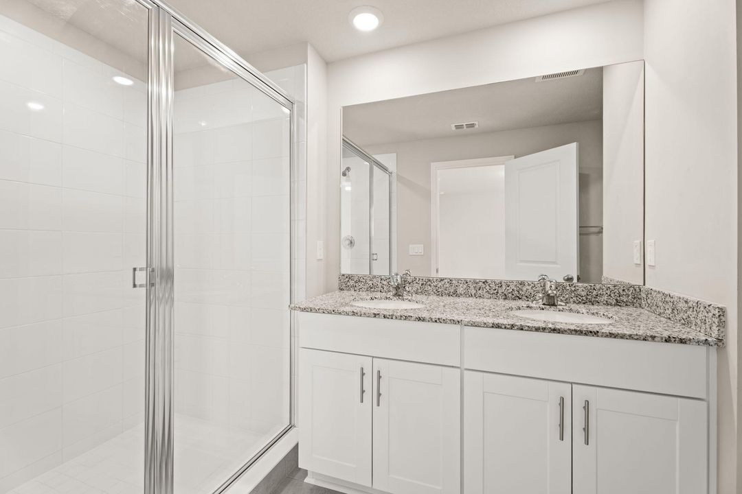 Activo con contrato: $375,000 (3 camas, 2 baños, 1475 Pies cuadrados)