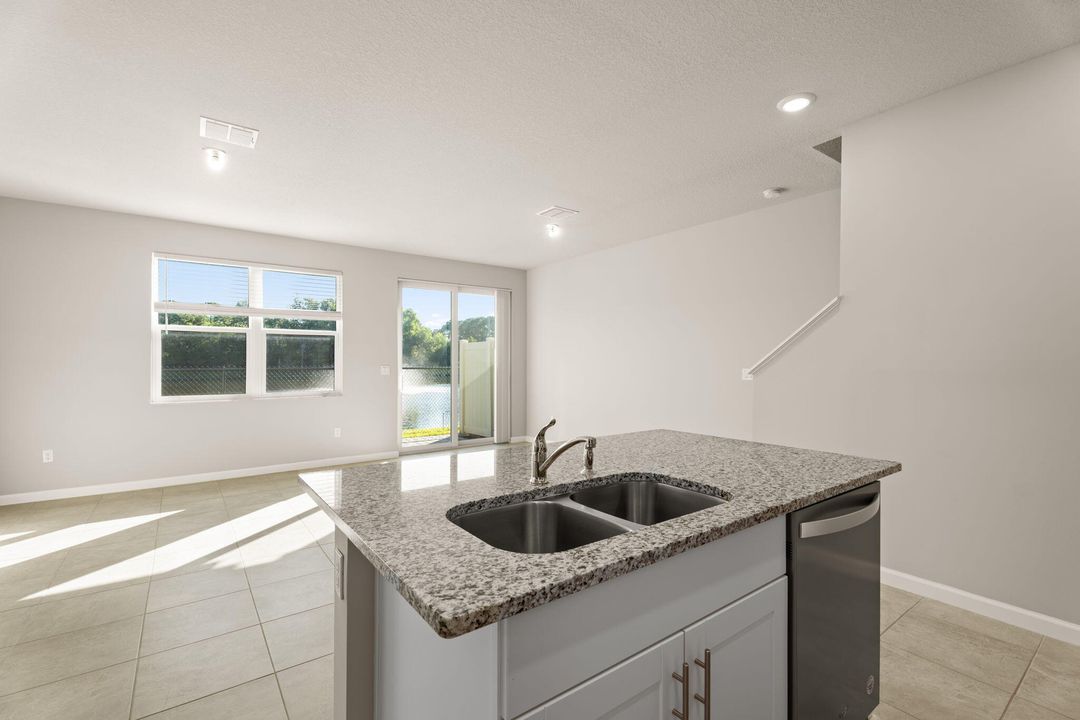 Activo con contrato: $375,000 (3 camas, 2 baños, 1475 Pies cuadrados)