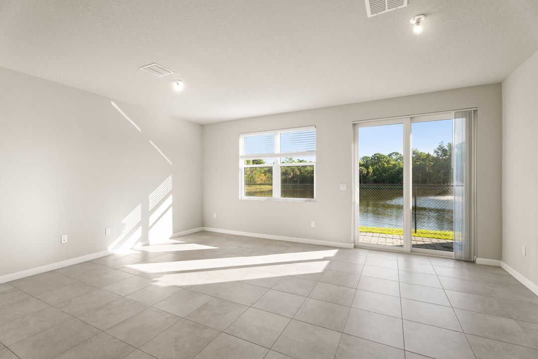 Activo con contrato: $375,000 (3 camas, 2 baños, 1475 Pies cuadrados)